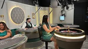 How Real Dealers Work in Live Game Rooms